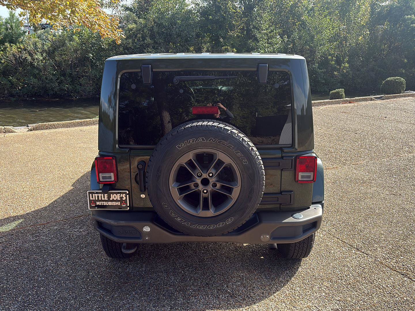 Used 2016 Jeep Wrangler Unlimited Sahara AWD/4WD image 7
