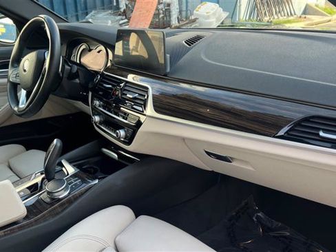 Used 2018 BMW 530e RWD image 63