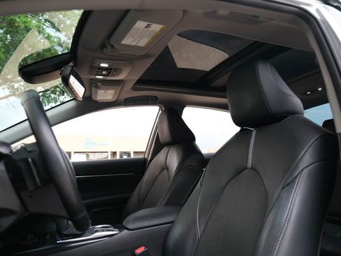 Used 2020 Toyota Camry XSE image 21