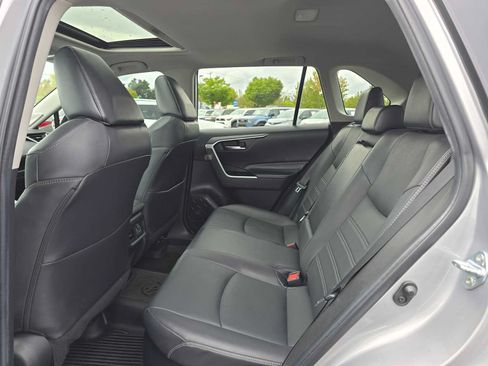 Used 2022 Toyota RAV4 XLE Premium AWD/4WD image 16