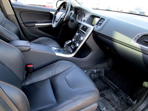 Used 2015 Volvo V60 T5 Cross Country w/ Convenience Package image 14