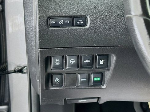 Used 2019 Nissan Rogue SV w/ Premium Package image 10