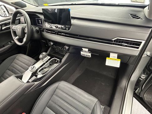 New 2026 Mitsubishi Outlander SE image 43