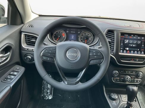 Used 2022 Jeep Cherokee Trailhawk AWD/4WD image 12