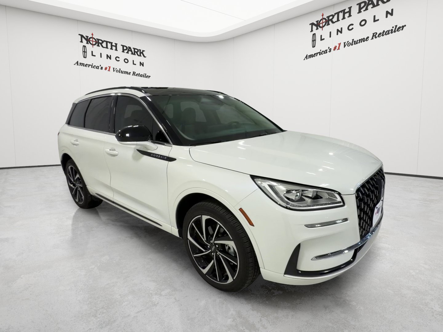 Used 2025 Lincoln Corsair Grand Touring AWD/4WD image 7