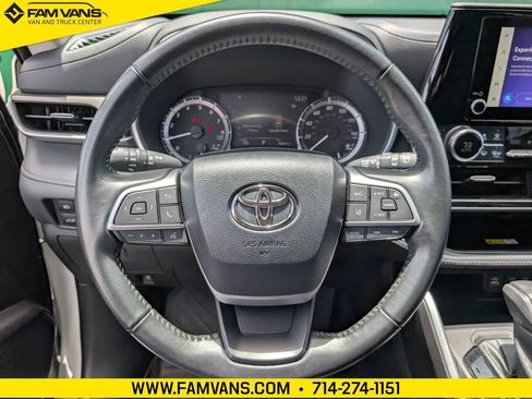 Used 2023 Toyota Highlander XLE FWD image 22