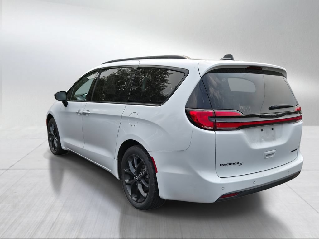 Used 2025 Chrysler Pacifica Limited FWD image 5