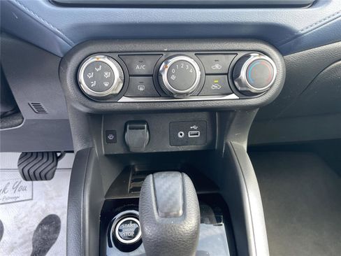 Used 2025 Nissan Versa SV FWD image 19