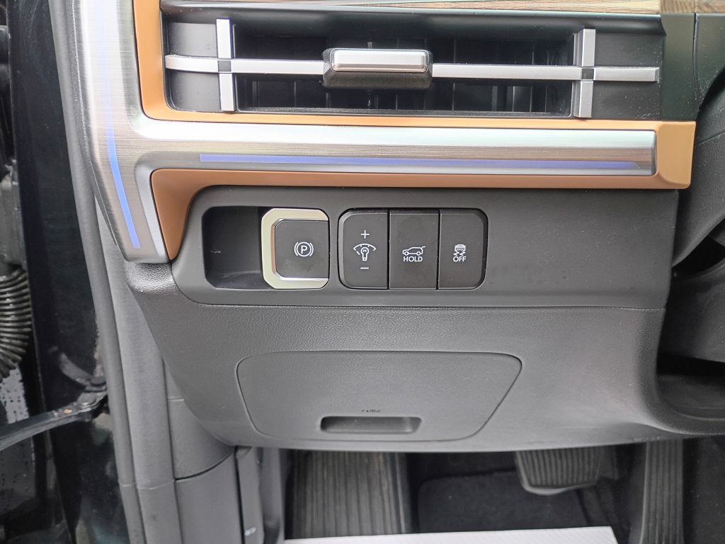 Used 2024 Hyundai Santa Fe Limited AWD/4WD image 22