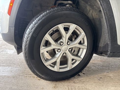 Used 2023 Jeep Grand Cherokee Limited image 34