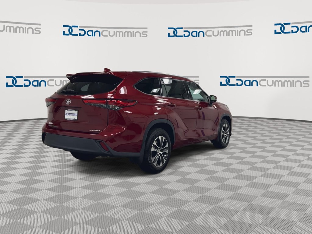 Used 2021 Toyota Highlander XLE AWD/4WD image 8