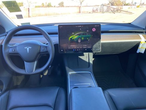 Used 2024 Tesla Model Y Long Range image 9