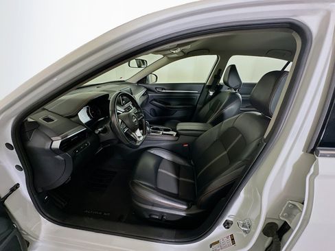 Used 2024 Nissan Altima 2.5 SR image 13