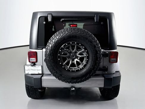 Used 2016 Jeep Wrangler Sahara AWD/4WD image 10