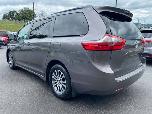 Used 2020 Toyota Sienna XLE FWD image 5