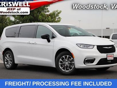 New 2026 Chrysler Pacifica Select