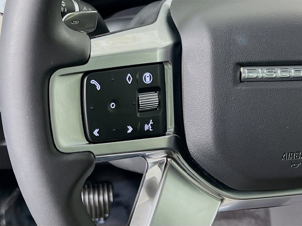 Used 2025 Land Rover Discovery S AWD/4WD image 10