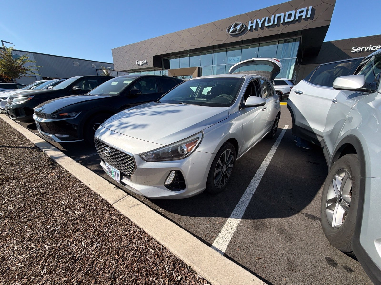 Used 2018 Hyundai Elantra GT FWD image 3