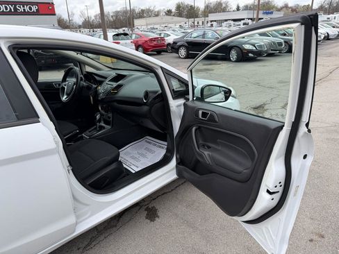 Used 2015 Ford Fiesta SE image 6