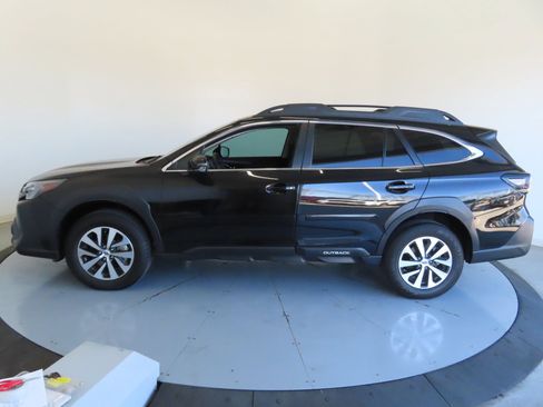 Used 2025 Subaru Outback Premium w/ Popular Package #1 AWD/4WD image 7
