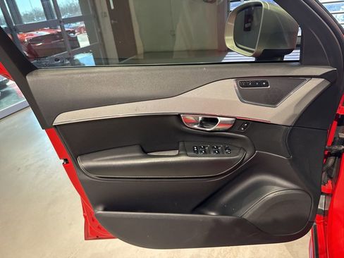 Used 2017 Volvo XC90 T5 R-Design image 11