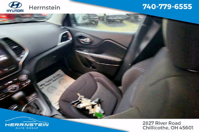 Used 2021 Jeep Cherokee Latitude w/ Mopar Interior Package AWD/4WD image 9