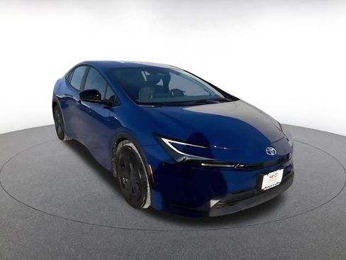 Used 2025 Toyota Prius LE image 2