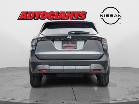 Used 2025 Nissan Kicks SV w/ Charging Package image 8