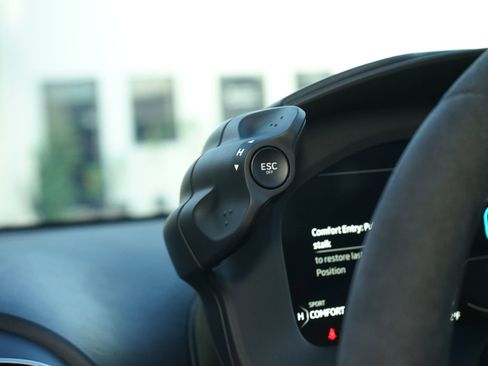 Used 2024 McLaren Artura RWD image 35