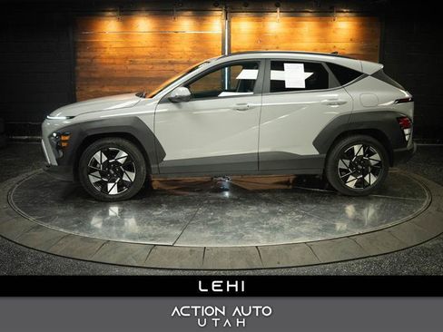 Used 2025 Hyundai Kona SEL FWD image 1