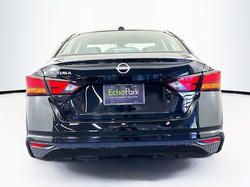 Used 2025 Nissan Altima 2.5 SV FWD image 7