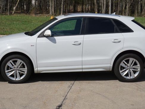 Used 2018 Audi Q3 2.0T Premium w/ Convenience Package image 2