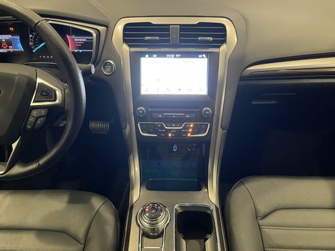 Used 2018 Ford Fusion SE w/ Fusion SE Technology Package AWD/4WD image 17