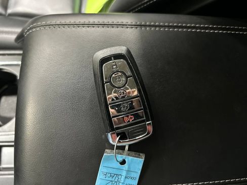 Certified 2025 Lincoln Corsair FWD image 23
