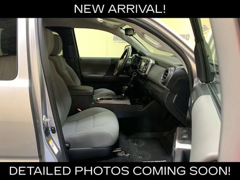 Used 2019 Toyota Tacoma SR5 AWD/4WD image 12