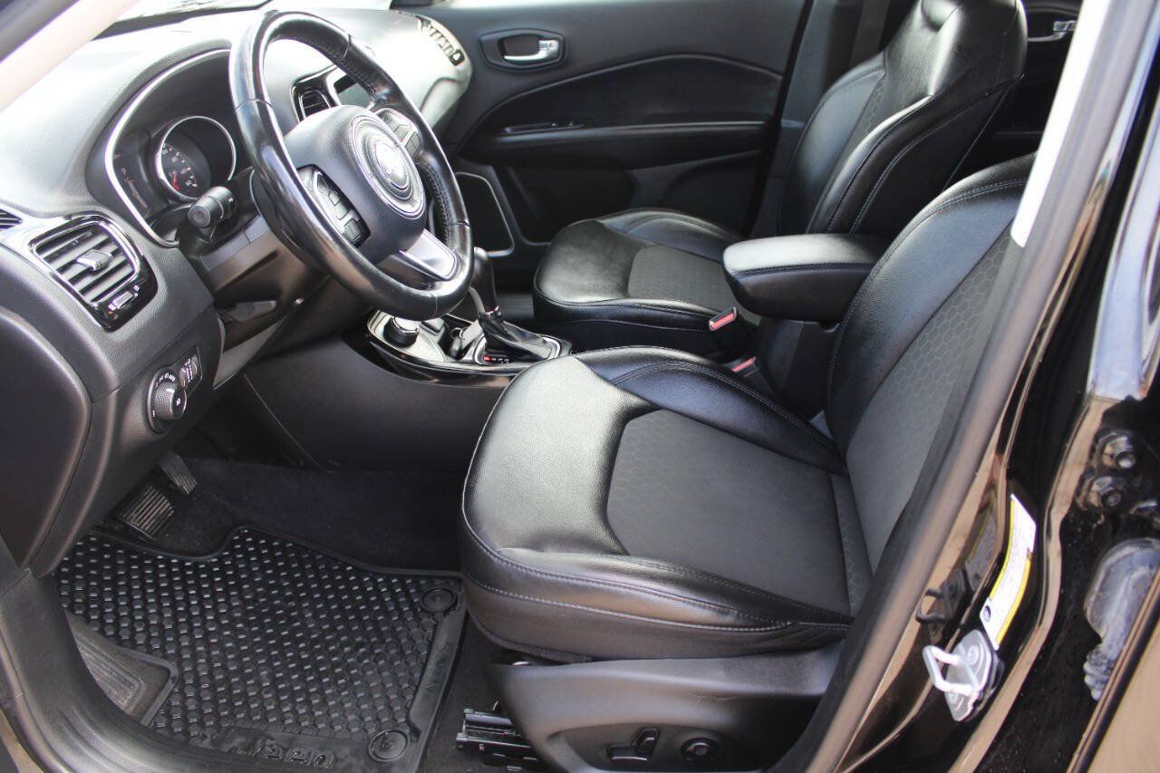 Used 2019 Jeep Compass Latitude AWD/4WD image 16