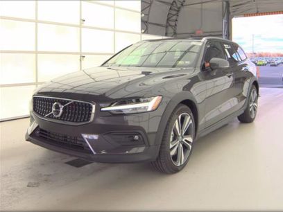 Certified 2025 Volvo V60 B5 Cross Country Plus