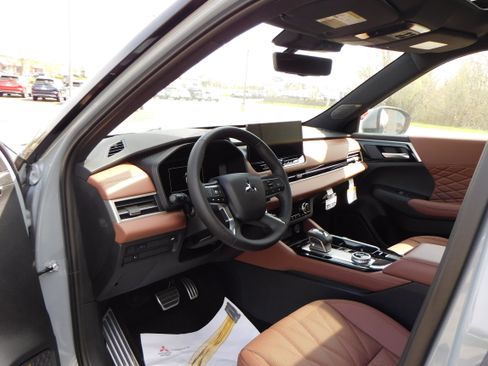 New 2025 Mitsubishi Outlander SEL image 12