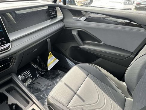 New 2026 Volkswagen Tiguan SE AWD/4WD image 24