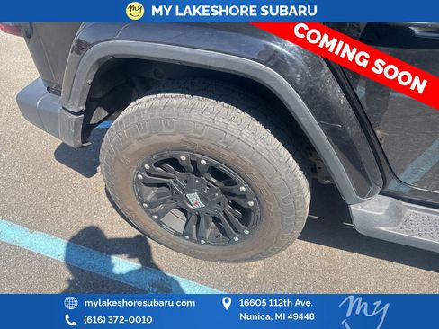 Used 2018 Jeep Wrangler Unlimited Sahara AWD/4WD image 12