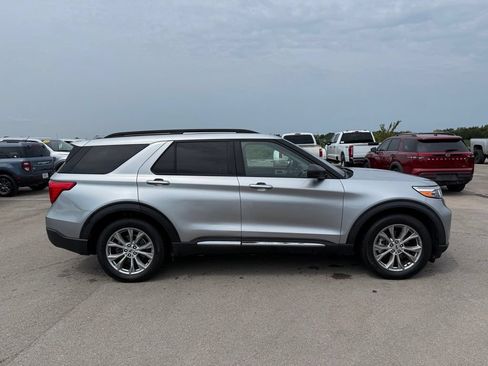 Used 2023 Ford Explorer XLT w/ Equipment Group 202A RWD image 17