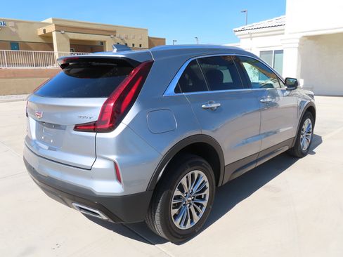 Used 2024 Cadillac XT4 Premium Luxury image 8