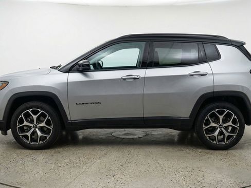 Used 2025 Jeep Compass Limited image 3