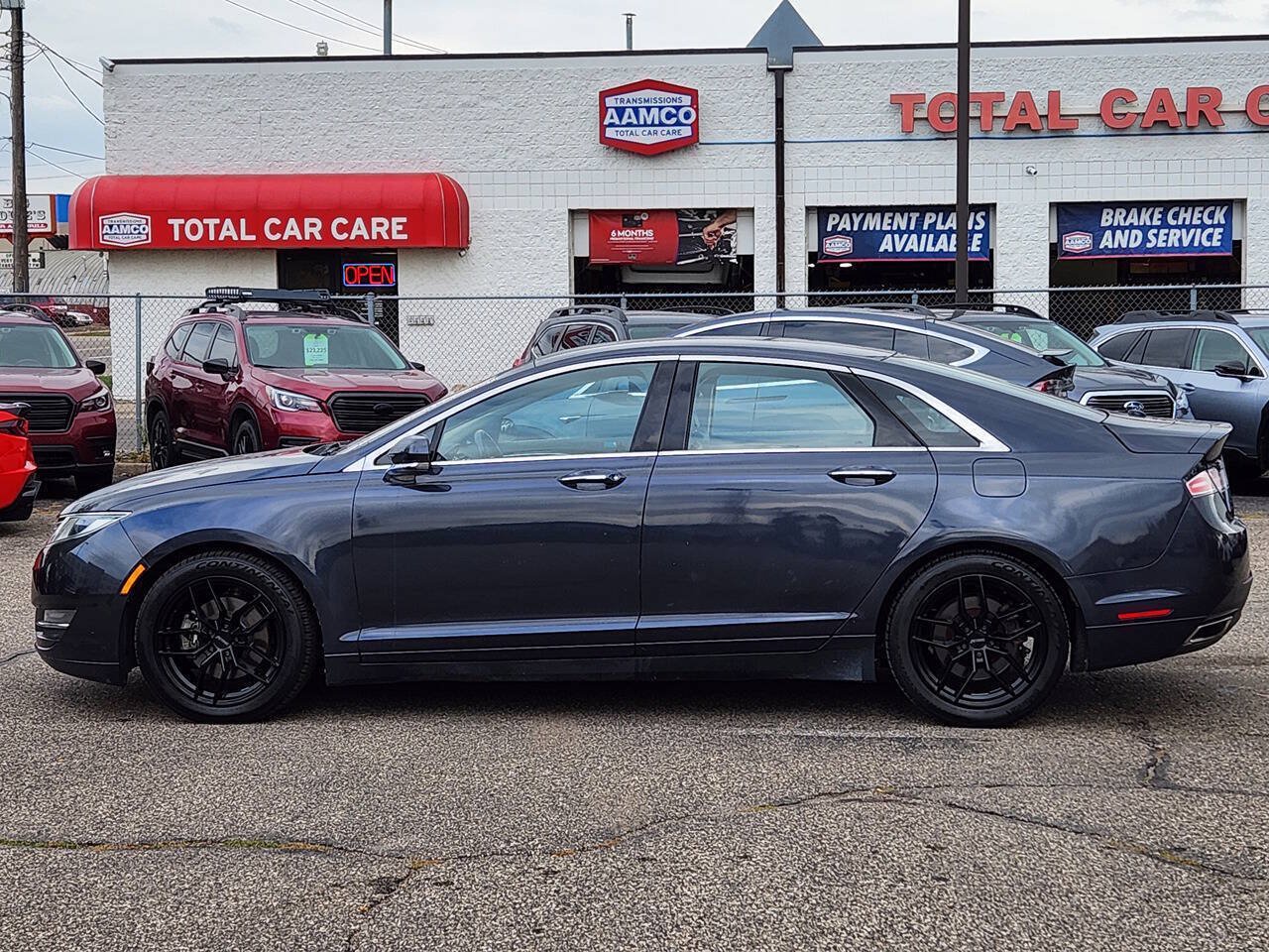 Used 2014 Lincoln MKZ FWD image 2