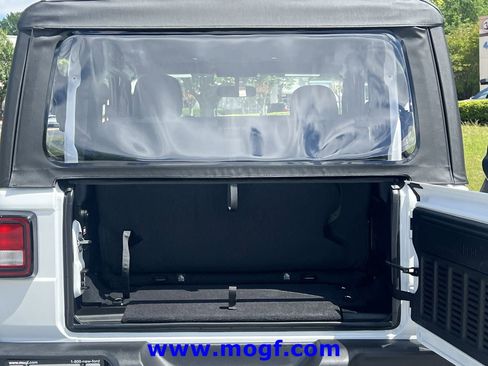 Used 2025 Jeep Wrangler Sport AWD/4WD image 19