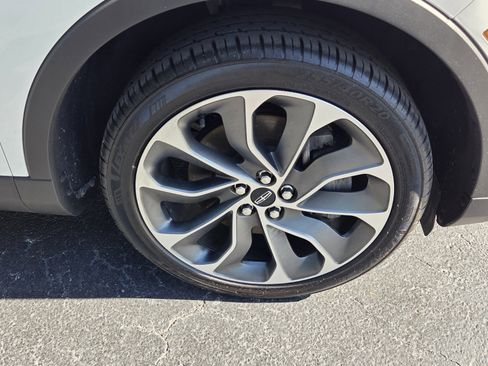 Used 2021 Lincoln Nautilus Reserve image 12