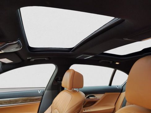 Used 2019 BMW 750i xDrive image 13