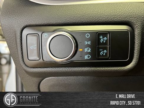 Used 2024 Ford Explorer XLT AWD/4WD image 31