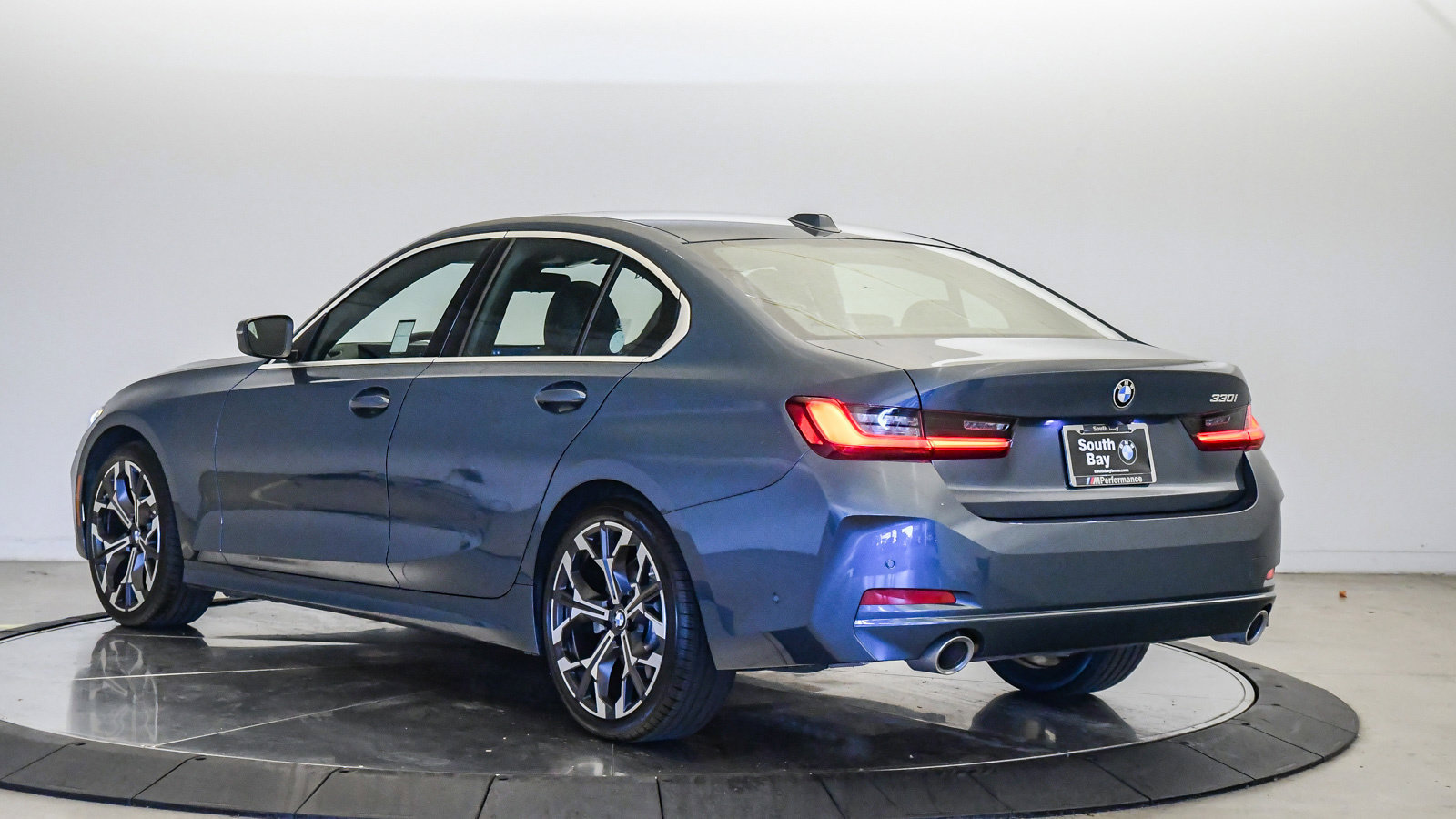 Used 2026 BMW 330i Sedan RWD image 2