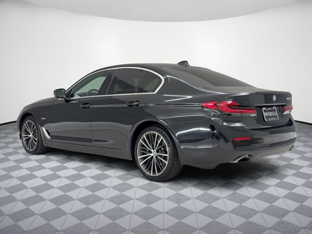 Used 2023 BMW 530e w/ Convenience Package RWD image 3